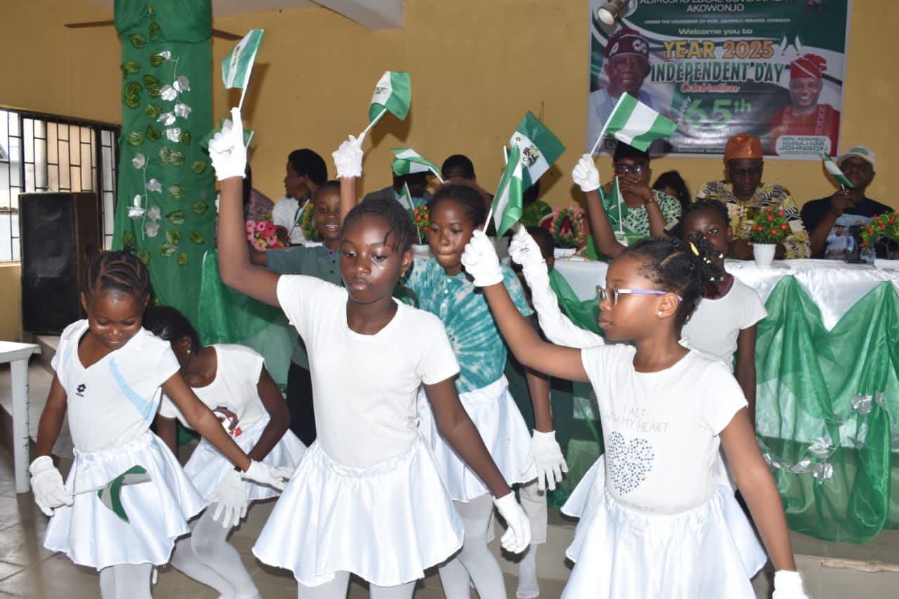 Alimosho Local Government Celebrates Nigeria’s 65th Indepedence day School children