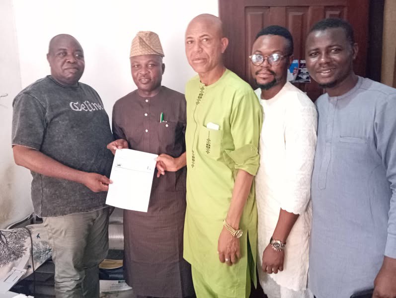 HON. AKINPELU IBRAHIM JOHNSON REVALIDATES APC MEMBERSHIP, URGES MASS MOBILISATION AHEAD OF 2027