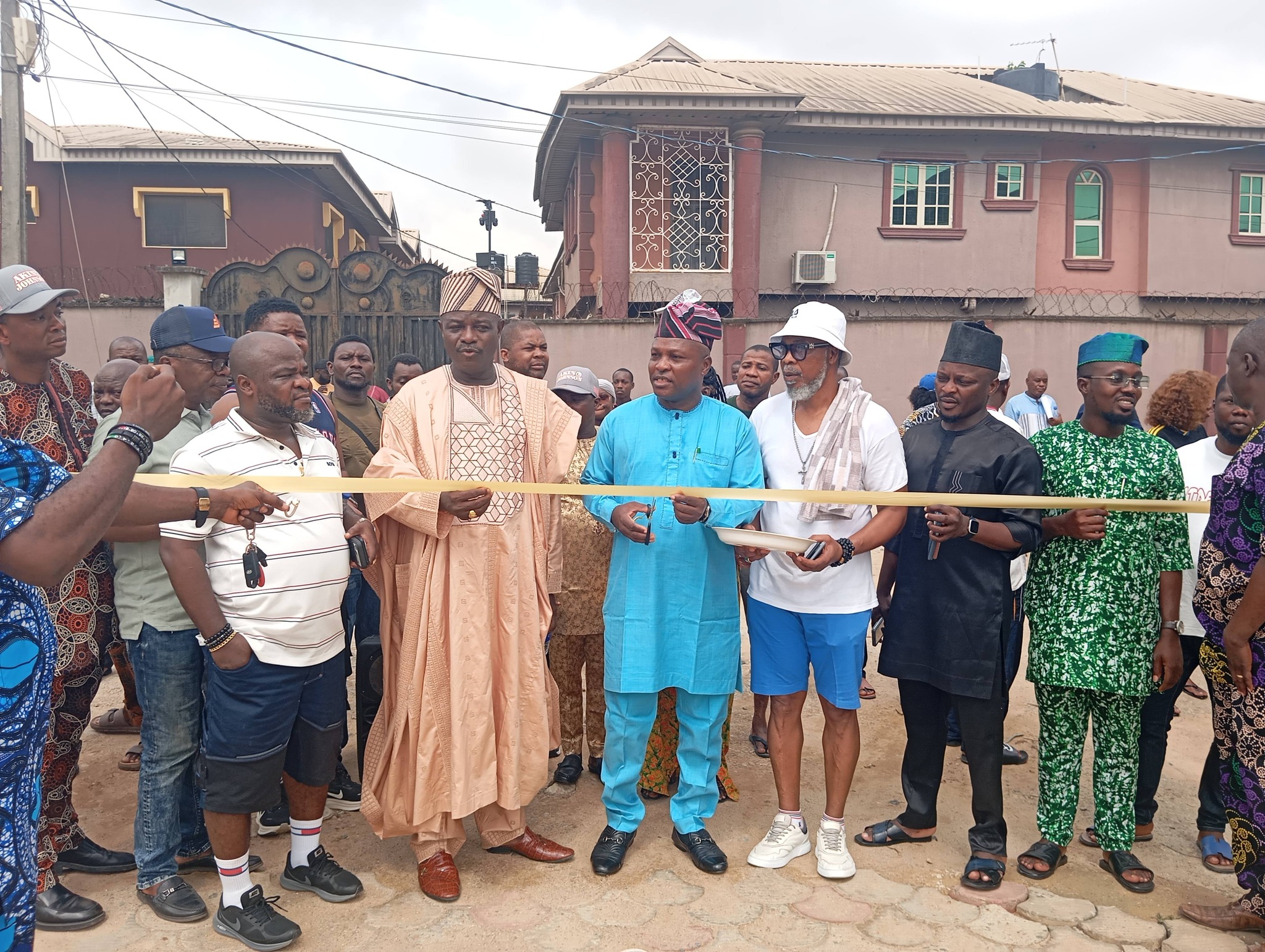 Alimosho LG Boss Commissions Three Roads in Coker Estate, Applauds Residents’ Self-Help Initiative