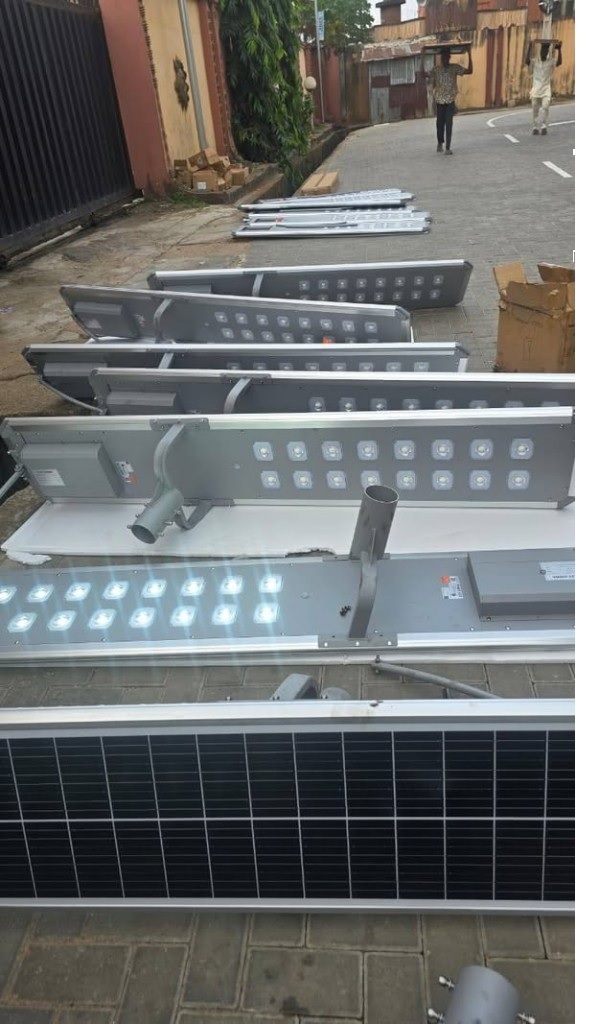 ALASEPE LIGHTS UP ALIMOSHO