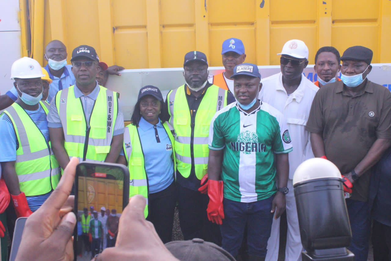 Alimosho Shines: Governor’s Wife, Environment Commissioner, and Council Chairman Lead Massive Sanitation Drive